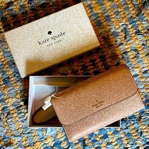 NWT Kate Spade Glitter Medium Flap Phone Wristlet rose gold. Clutch. Pocketbook
